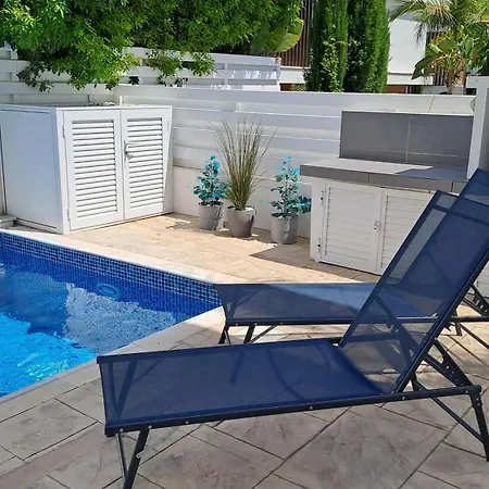 Relaxing Avra With Private Pool & Garden Near Protaras Nyaraló *