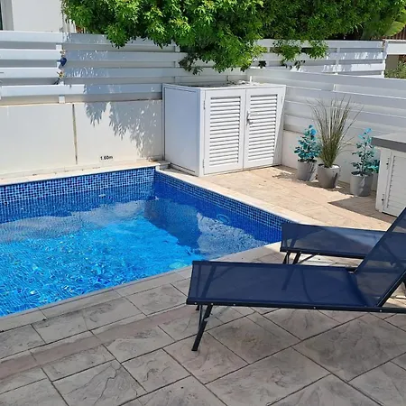 펜션 Relaxing Avra With Private Pool & Garden Near Protaras *