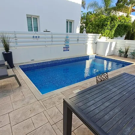 Relaxing Avra With Private Pool & Garden Near Protaras * 파라림니