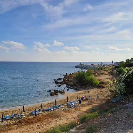 Relaxing Avra With Private Pool & Garden Near Protaras 펜션 파라림니
