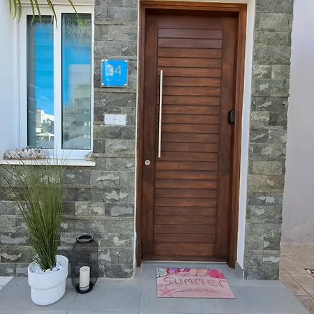 Relaxing Avra With Private Pool & Garden Near Protaras 펜션 *