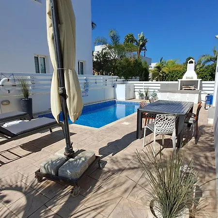 Relaxing Avra With Private Pool & Garden Near Protaras Nyaraló