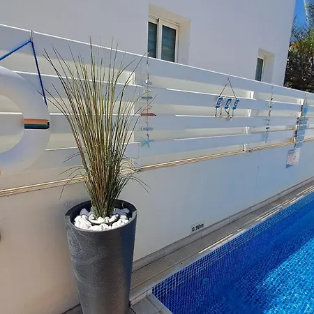 Relaxing Avra With Private Pool & Garden Near Protaras 파라림니