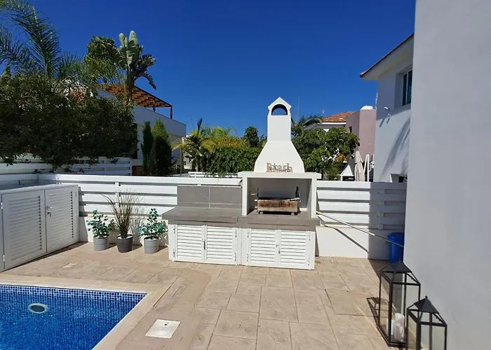 Relaxing Avra With Private Pool & Garden Near Protaras *